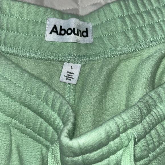 #66 Gently use men’s ABOUND shorts cotton material size large - Picture 2 of 4